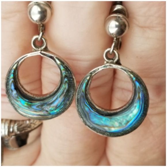 Jewelry - Genuine Vtg Navajo Abalone screw back Earrings 1'